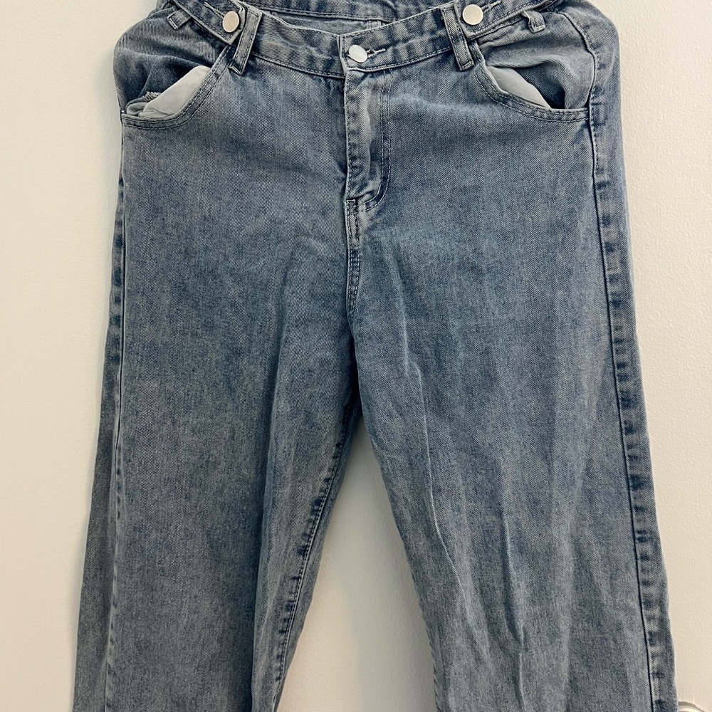 jeans light wash and baggy